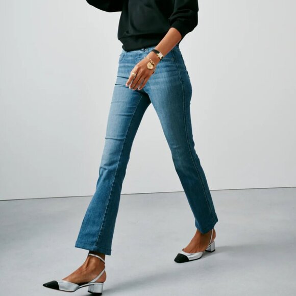 SPANX shape™ EveryWear Kick Flare Jeans in Vintage Indigo Size Large - Picture 2 of 7